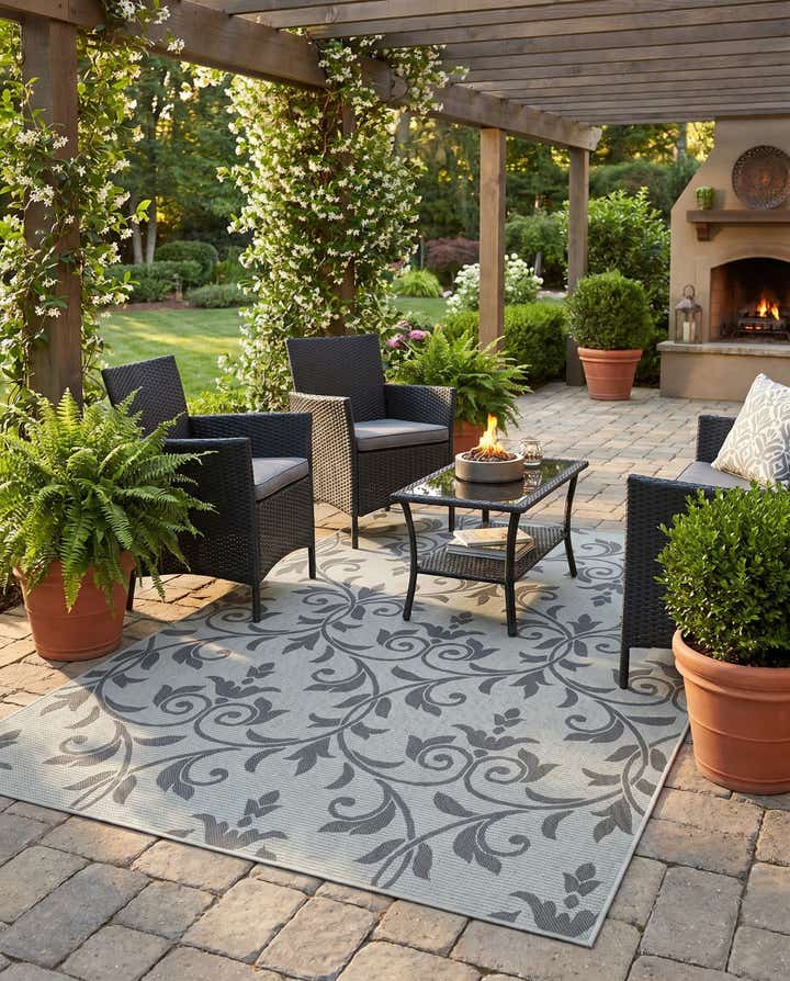 5' 3 x 8' Easy-Clean Botanical Indoor / Outdoor Rug