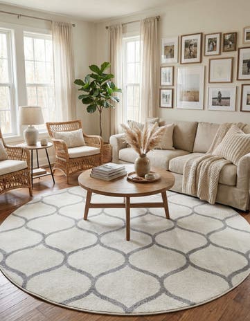 7' 10 x 7' 10 Lattice Frieze Round Rug