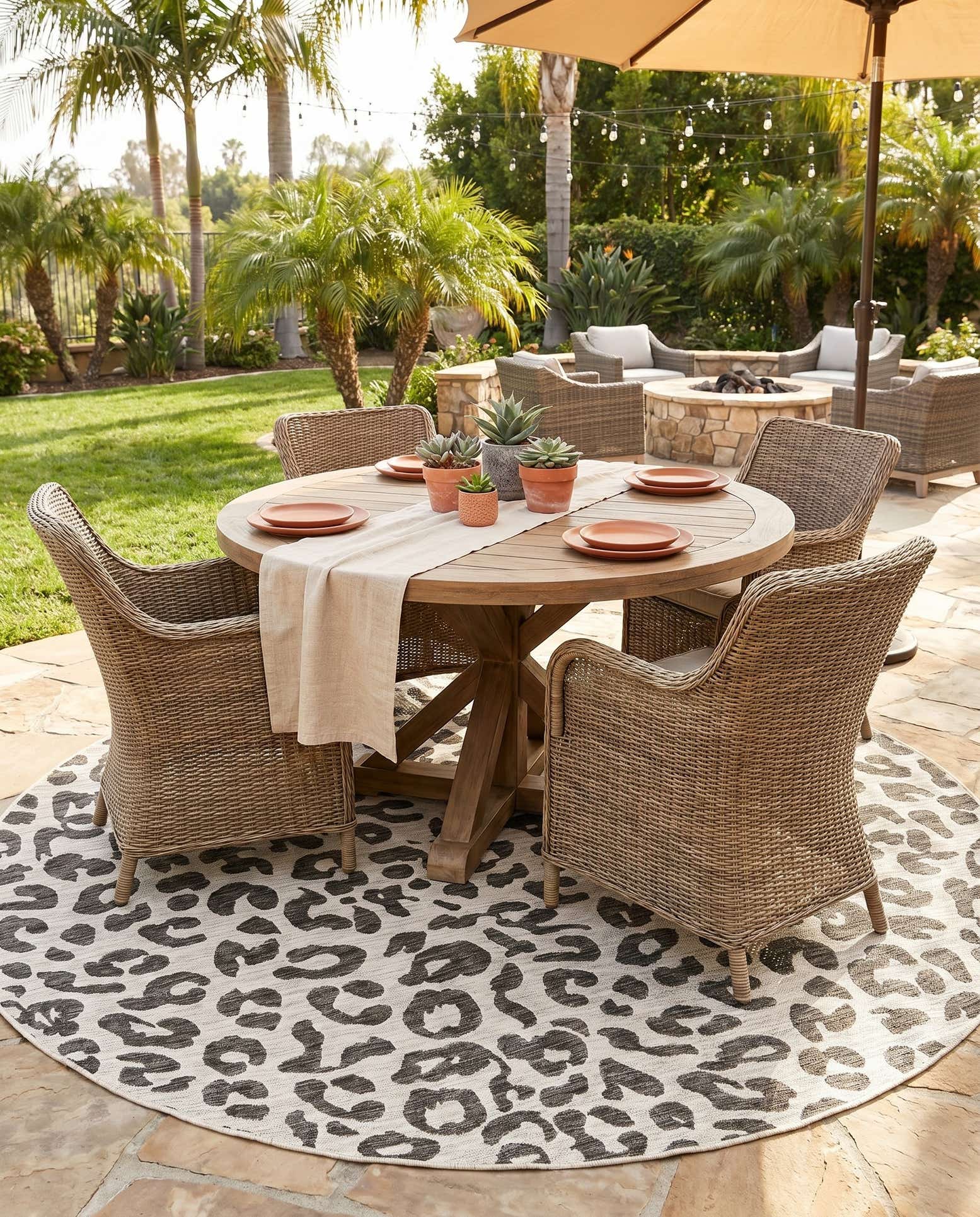 7' 10 x 7' 10 Easy-Clean Safari Indoor / Outdoor Round Rug