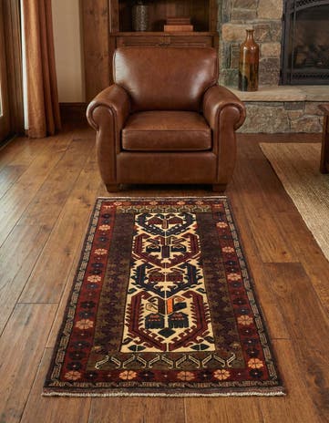 2' 8 x 4' 8 Hand Knotted Sumak Wool Rug