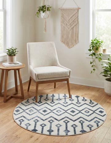 Coastal White Bohemian Trellis Round Rug
