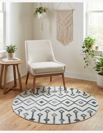 Coastal White Bohemian Trellis Round Rug