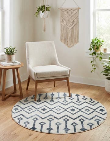 Coastal White Bohemian Trellis Round Rug
