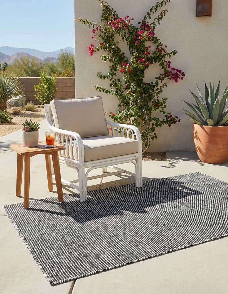 Detail image of  3' 3 x 5' 3  Washable Jill Zarin Palm Springs Indoor / Outdoor Rug