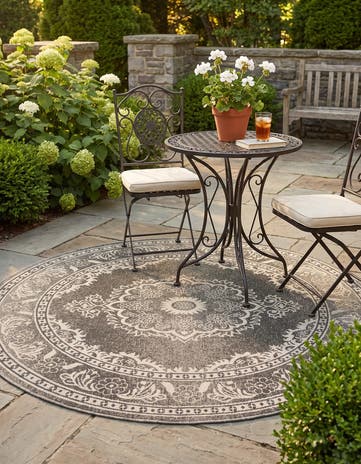 Black and White Easy-Clean Traditional Indoor / Outdoor Round Rug