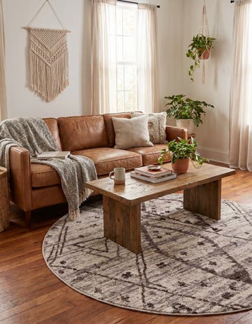 Ivory Grand Tradition Round Rug