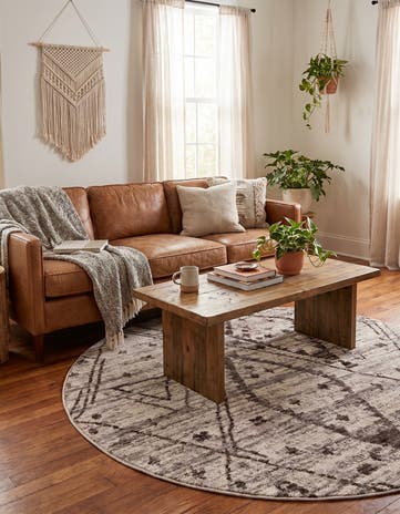 Ivory Grand Tradition Round Rug