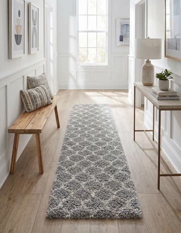 2' 7 x 12' Lattice Shag Runner Rug