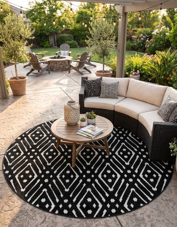 8' x 8' Easy-Clean Sabrina Soto Ella Indoor / Outdoor Round Rug