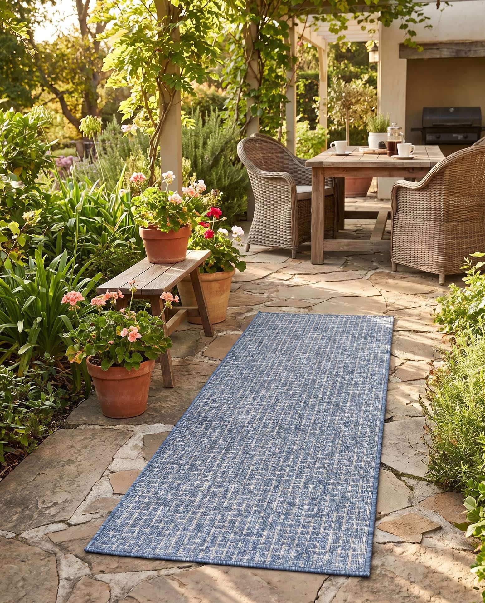 2' x 6' Easy-Clean Checkered Indoor / Outdoor Runner Rug