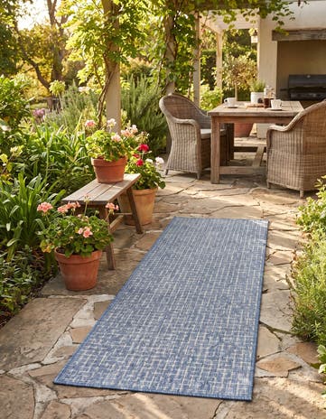 2' x 6' Easy-Clean Checkered Indoor / Outdoor Runner Rug