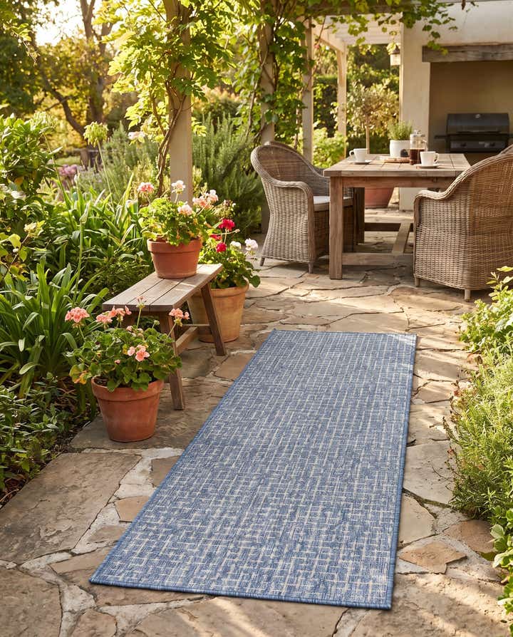 2' x 6' Easy-Clean Checkered Indoor / Outdoor Runner Rug