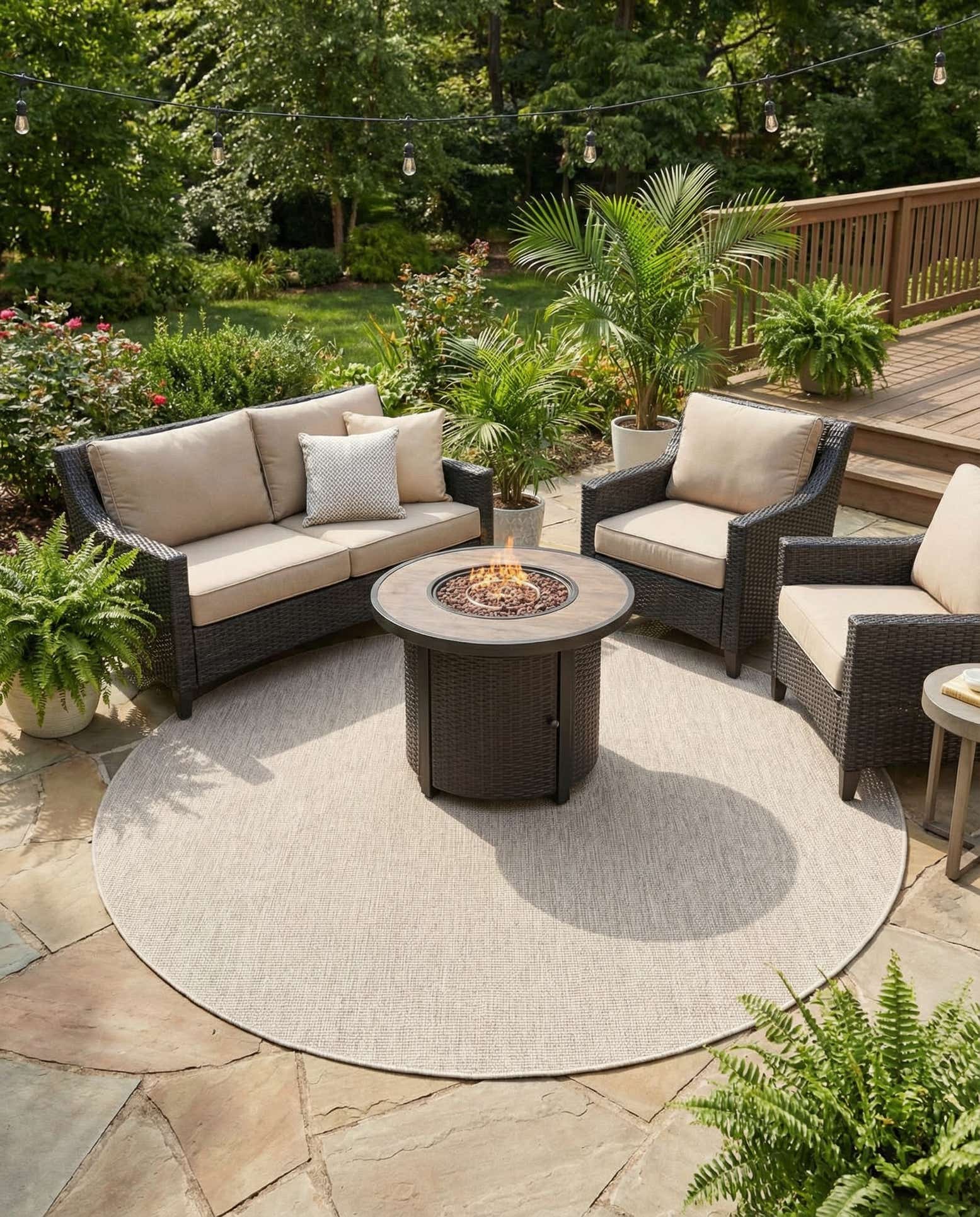 7' 10 x 7' 10 Easy-Clean Solid Indoor / Outdoor Round Rug