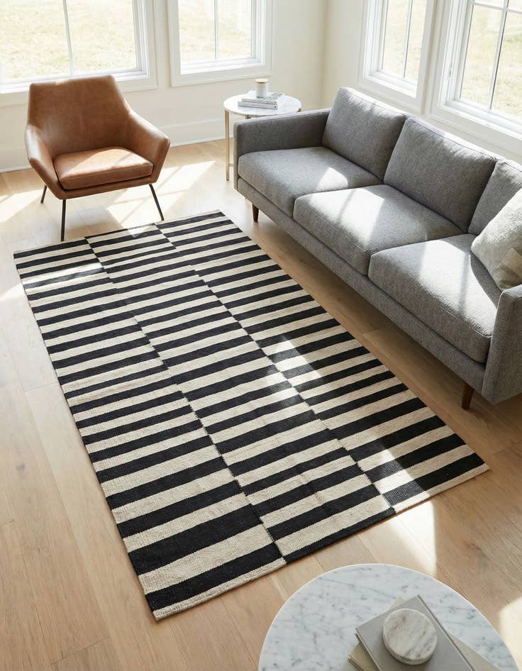 Detail image of 3' 6 x 6' 4 Hand Woven Kilim Modern Wool Rug