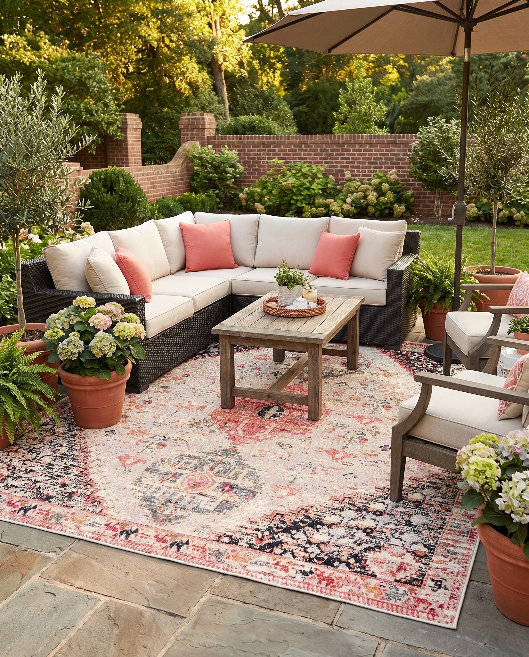 Easy-Clean Traditional Indoor / Outdoor Square Rug
