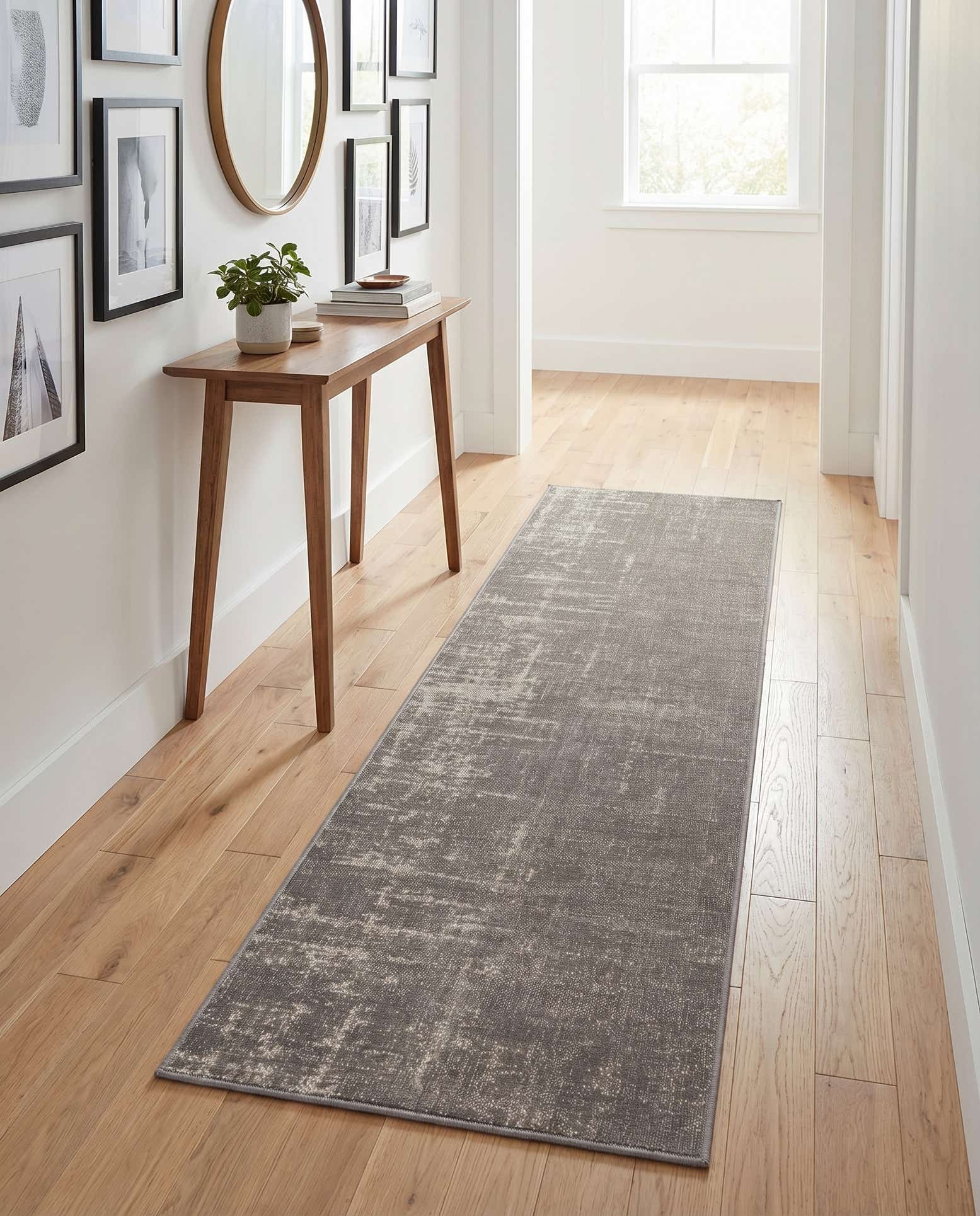 2' x 6' Valencia Runner Rug