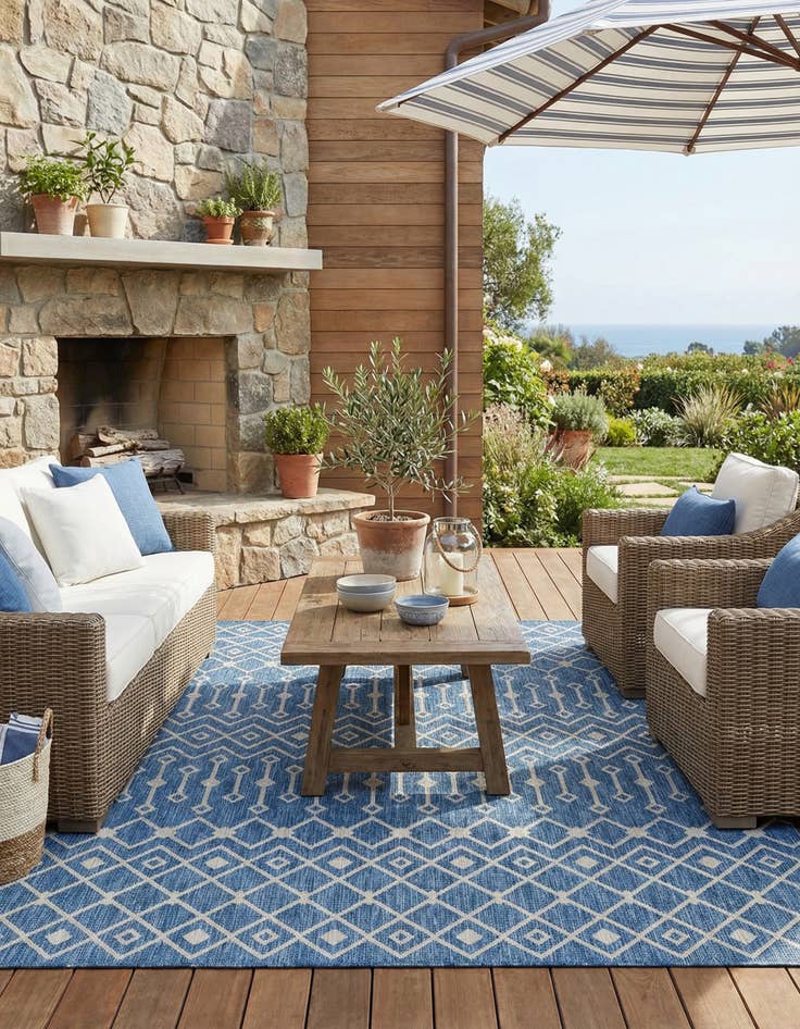 Detail image of 7' 10 x 10' Washable Lattice Indoor / Outdoor Rug