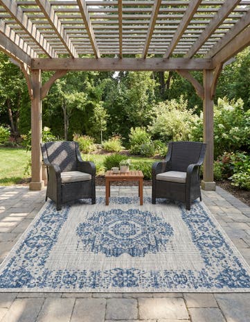 Blue Easy-Clean Traditional Indoor / Outdoor Square Rug