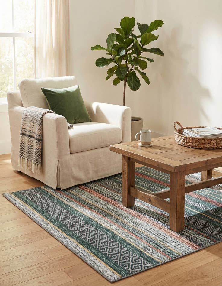 Detail image of 5' x 5' Washable Yara Square Rug