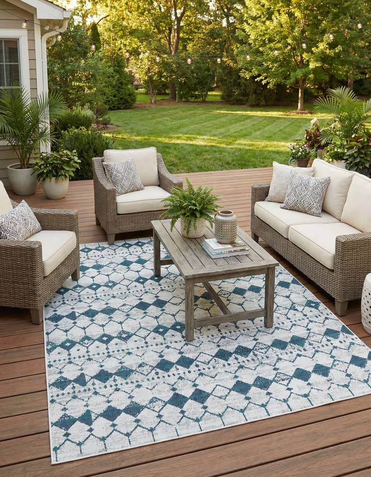 Detail image of 7' 10 x 10' Washable Lattice Indoor / Outdoor Rug