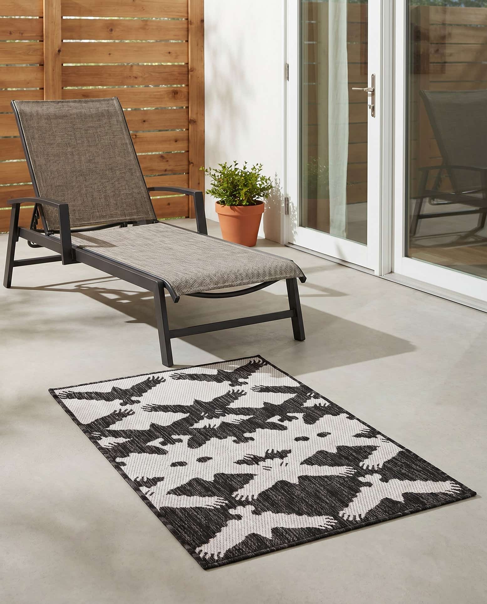 2' x 3' Easy-Clean Modern Indoor / Outdoor Rug