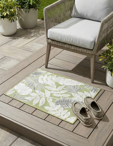 2' 2 x 3' Easy-Clean Botanical Indoor / Outdoor Rug
