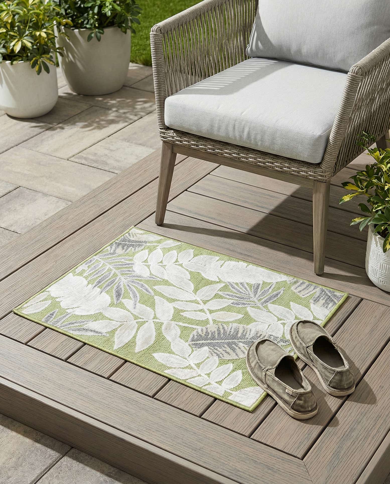 2' 2 x 3' Easy-Clean Botanical Indoor / Outdoor Rug