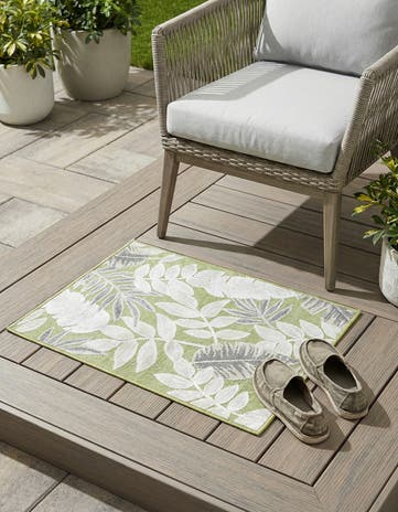 2' 2 x 3' Easy-Clean Botanical Indoor / Outdoor Rug