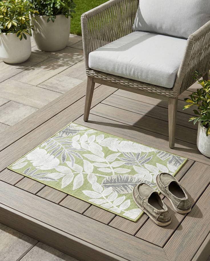 Detail image of 2' 2 x 3' Easy-Clean Botanical Indoor / Outdoor Rug