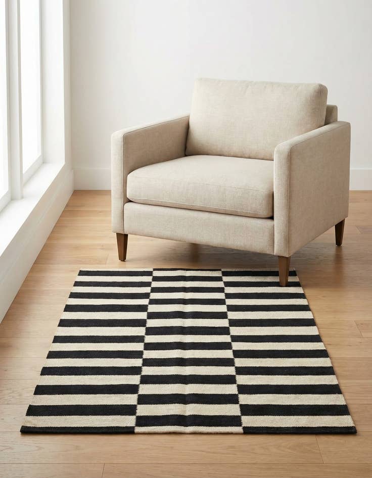 Detail image of 2' 7 x 4' 7 Hand Woven Kilim Modern Wool Rug