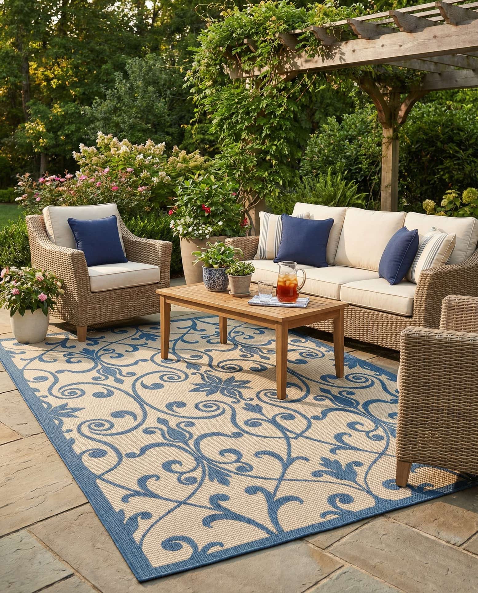 5' 3 x 8' Easy-Clean Botanical Indoor / Outdoor Rug