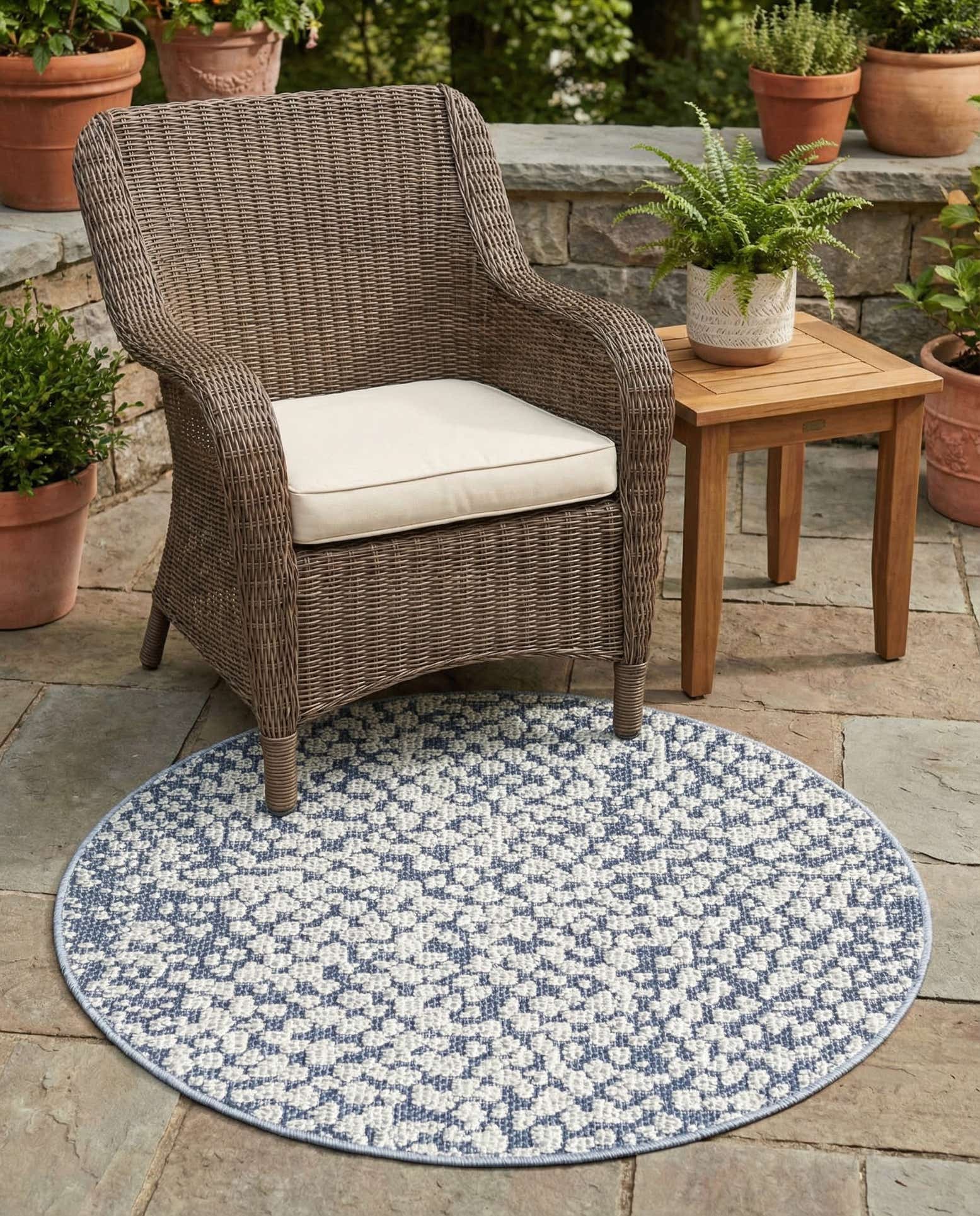 3' 1 x 3' 1 Easy-Clean Safari Indoor / Outdoor Round Rug