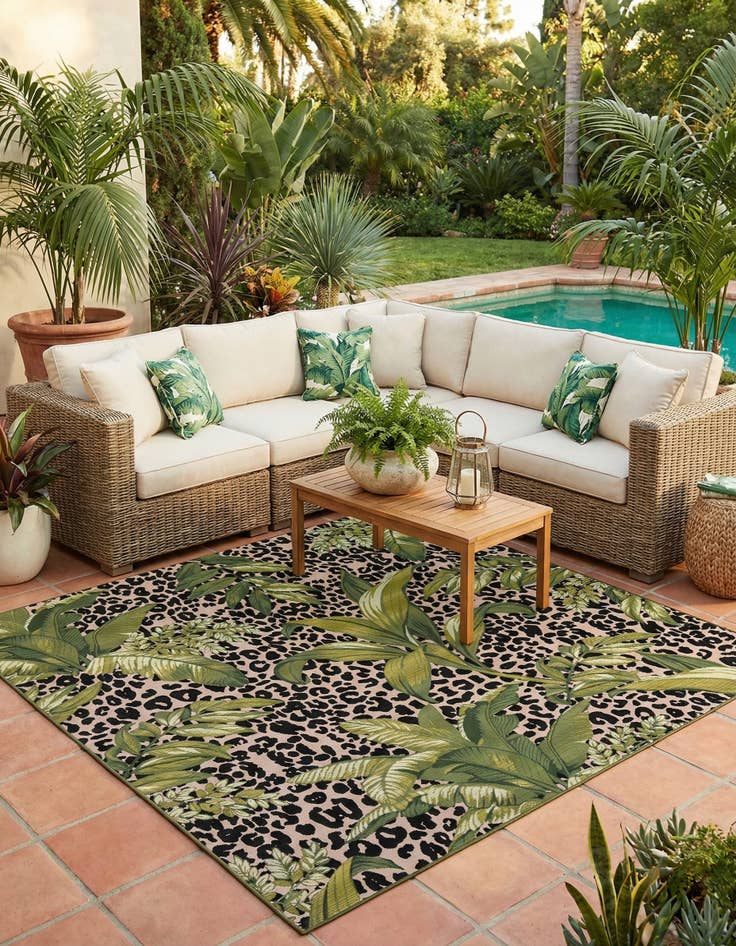 Detail image of 7' 10 x 7' 10 Washable Botanical Indoor / Outdoor Square Rug