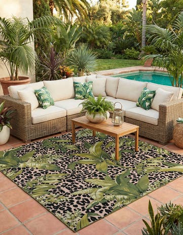7' 10 x 7' 10 Easy-Clean Botanical Indoor / Outdoor Square Rug