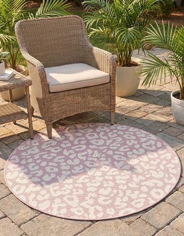 Pink Ivory Easy-Clean Safari Indoor / Outdoor Round Rug