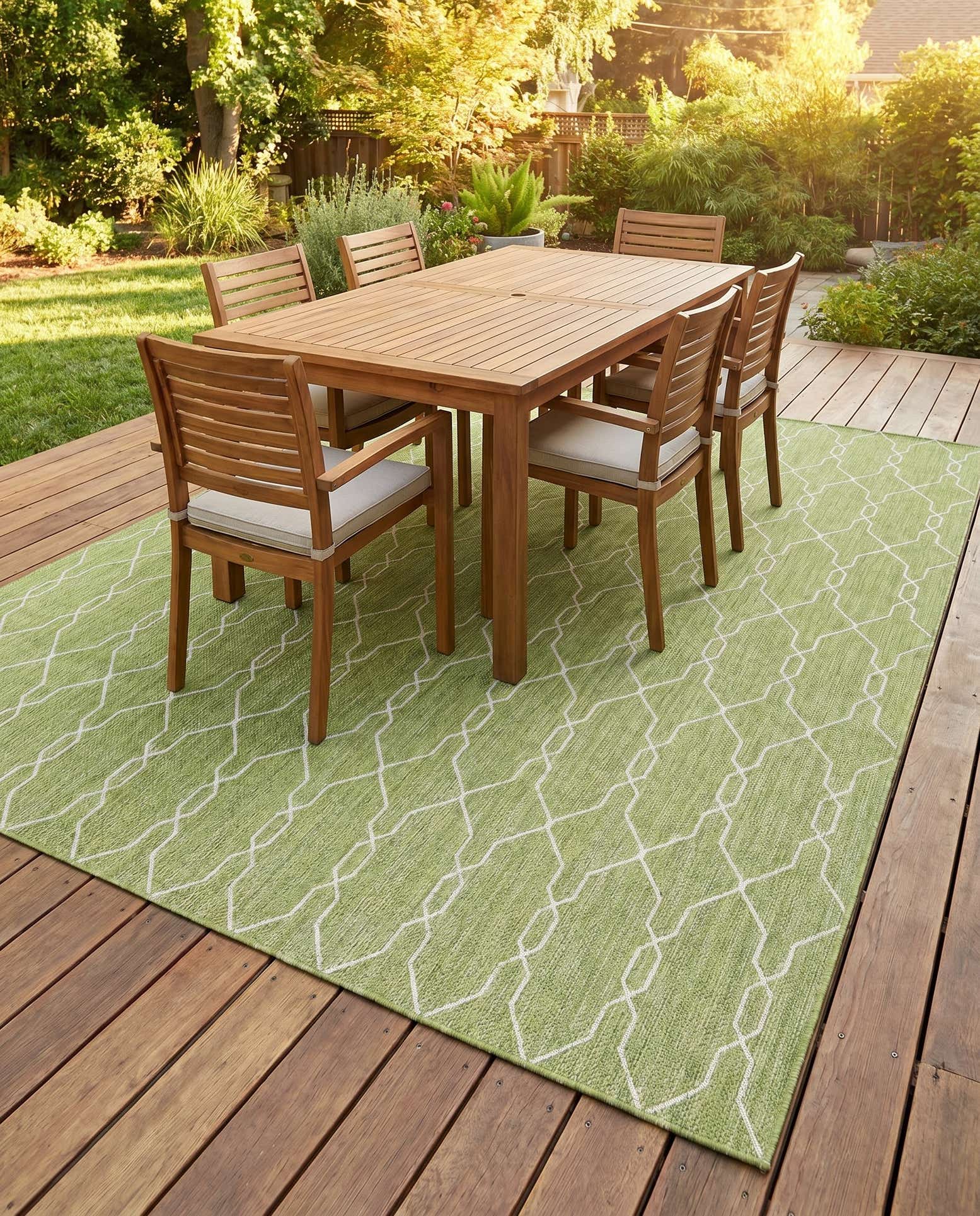 9' x 12' Easy-Clean Trellis Indoor / Outdoor Rug