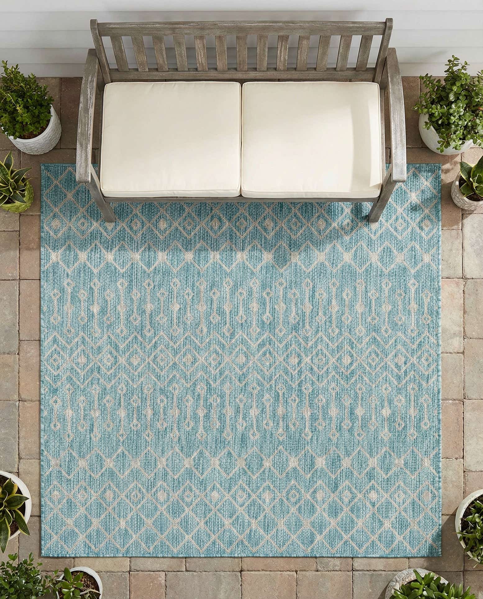 5' 3 x 5' 3 Easy-Clean Lattice Indoor / Outdoor Square Rug