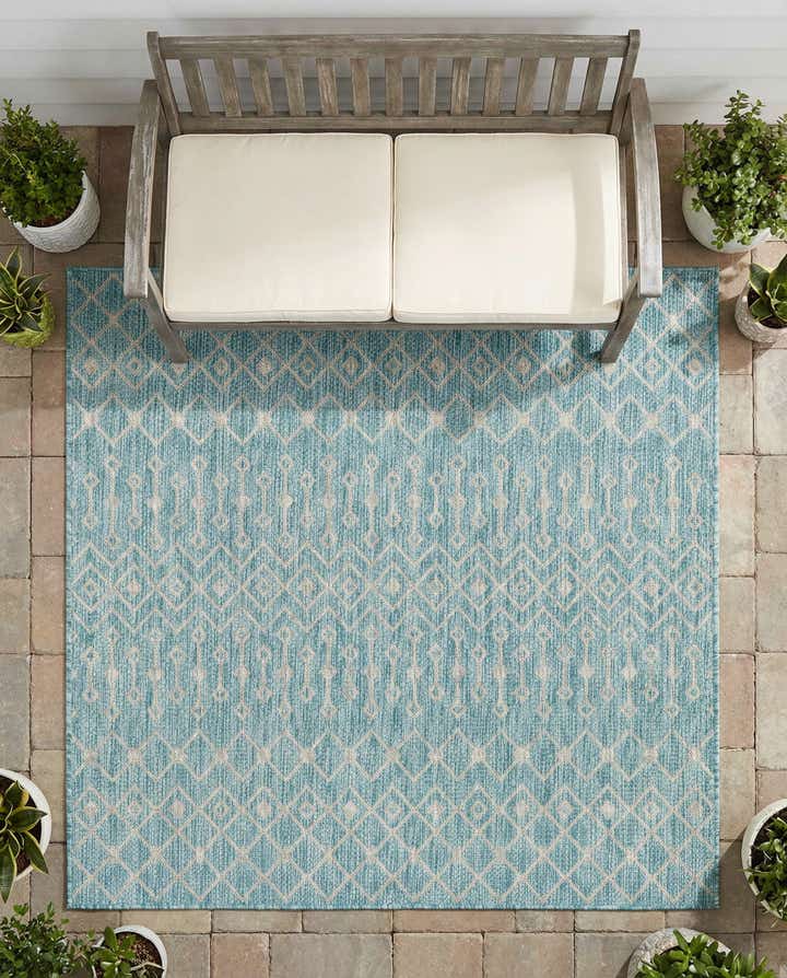 5' 3 x 5' 3 Easy-Clean Lattice Indoor / Outdoor Square Rug