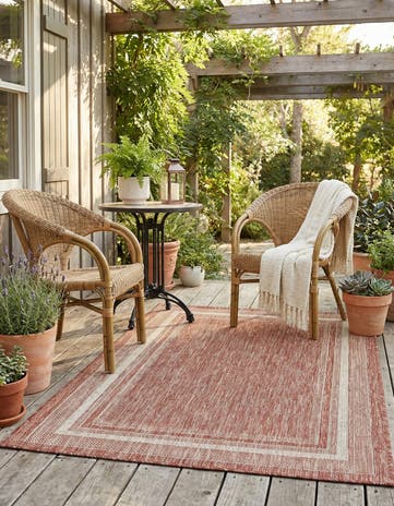 3' 1 x 5' 3 Easy-Clean Border Indoor / Outdoor Rug