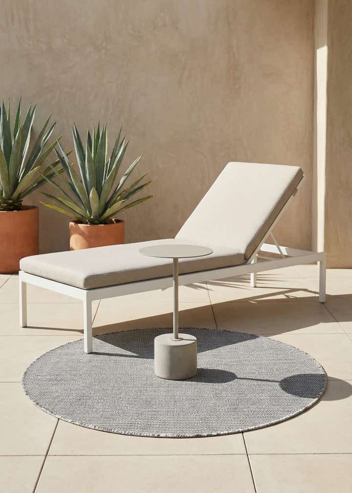 3' 3 x 3' 3 Easy-Clean Jill Zarin Palm Springs Indoor / Outdoor Round Rug