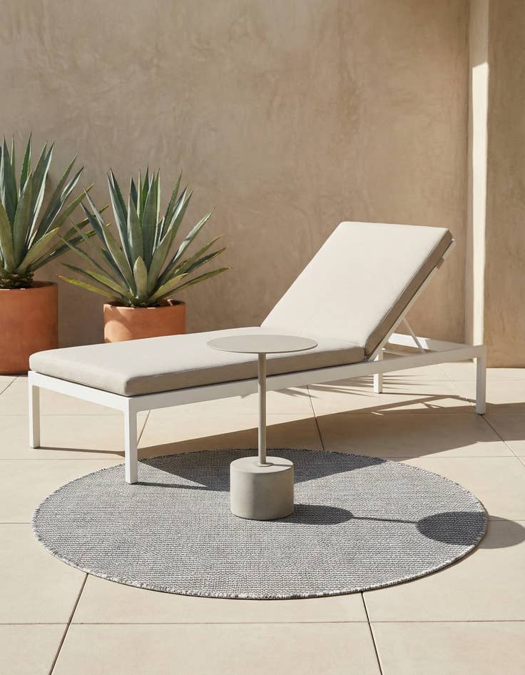 Detail image of  3' 3 x 3' 3  Washable Jill Zarin Palm Springs Indoor / Outdoor Round Rug