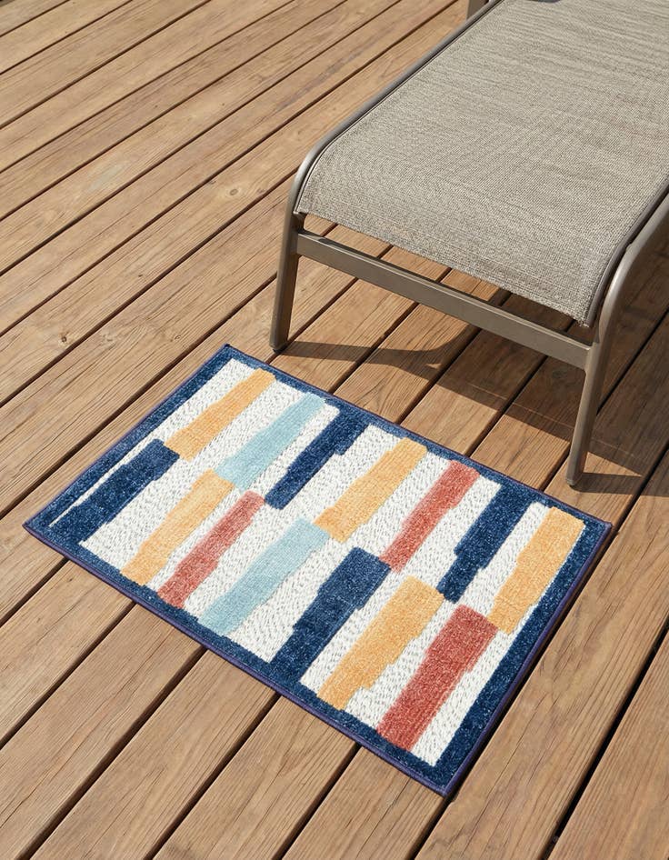 Detail image of 2' x 3' Easy-Clean Belize Indoor / Outdoor Rug