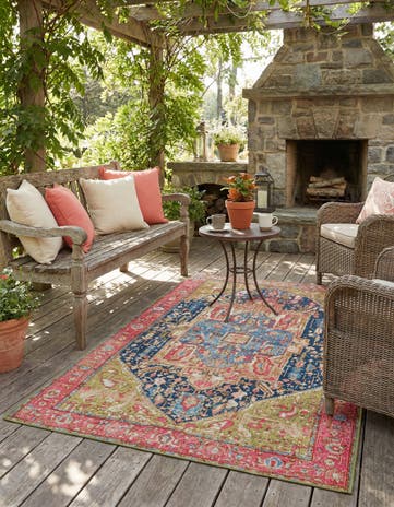 3' 3 x 5' 3 Easy-Clean Traditional Indoor / Outdoor Rug