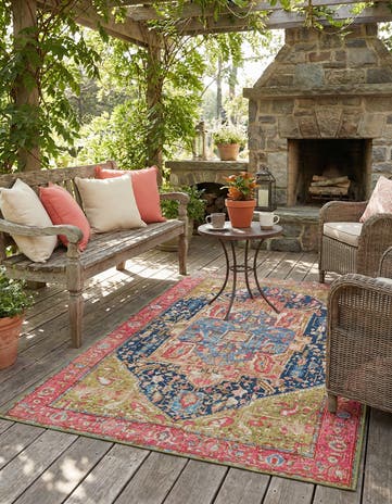 3' 3 x 5' 3 Easy-Clean Traditional Indoor / Outdoor Rug