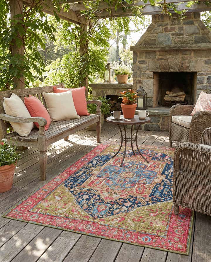 3' 3 x 5' 3 Easy-Clean Traditional Indoor / Outdoor Rug