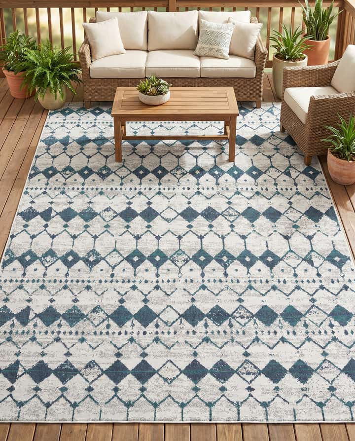 7' 10 x 10' Easy-Clean Lattice Indoor / Outdoor Rug