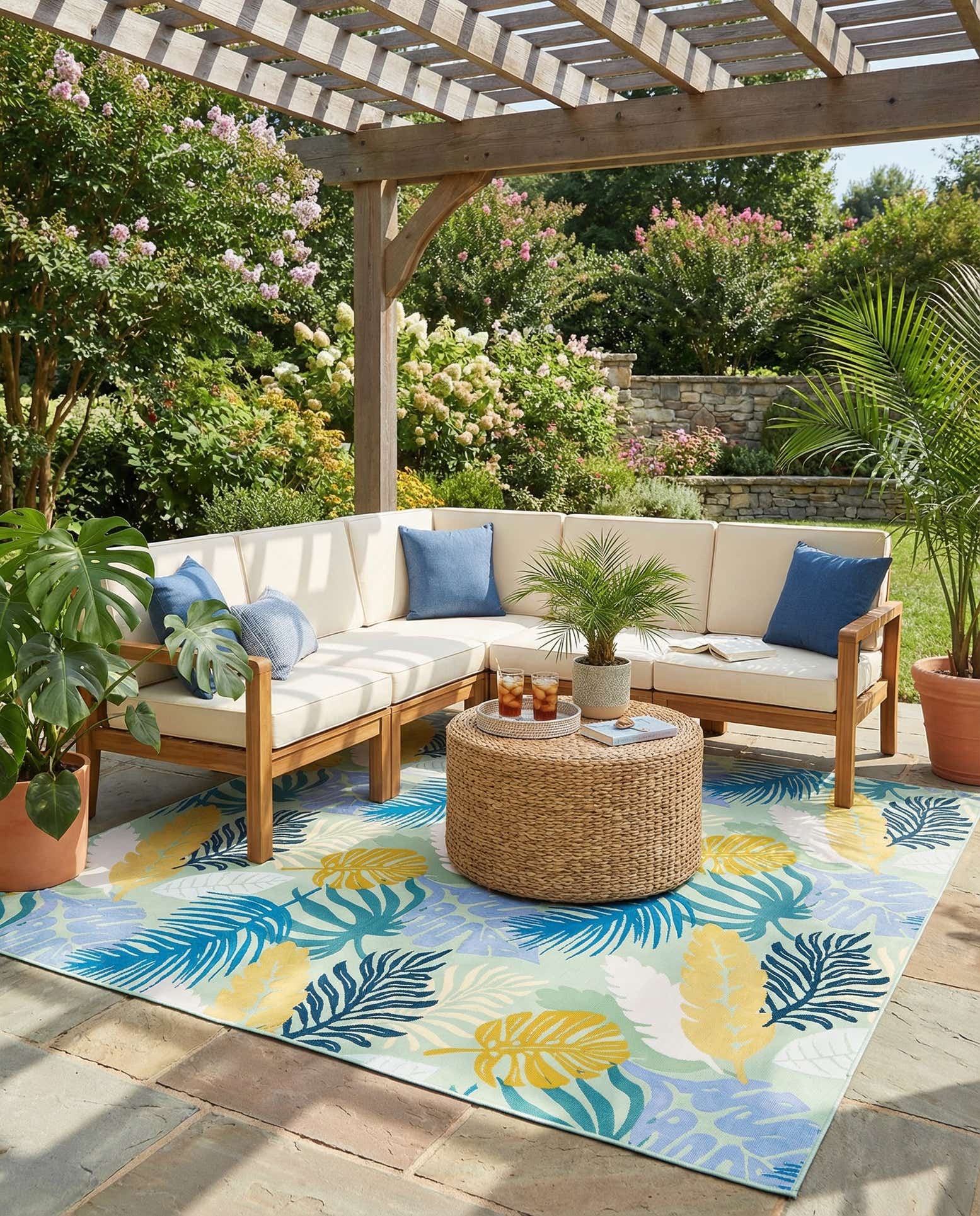 7' 10 x 10' Easy-Clean Botanical Indoor / Outdoor Rug