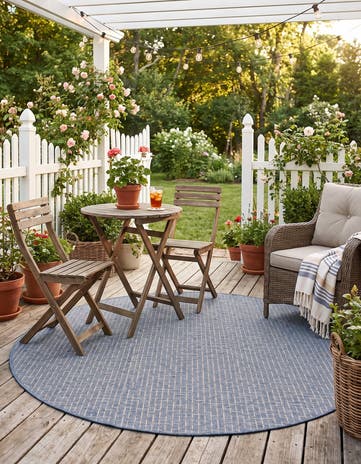 6' x 6' Easy-Clean Checkered Indoor / Outdoor Round Rug