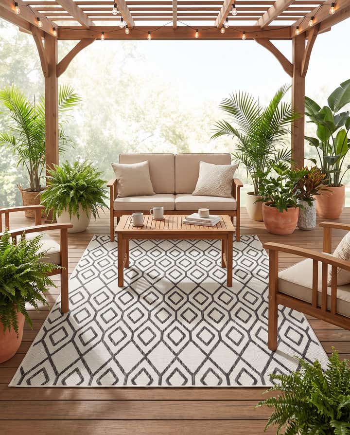 5' 3 x 8' Easy-Clean Jill Zarin Turks and Caicos Indoor / Outdoor Rug