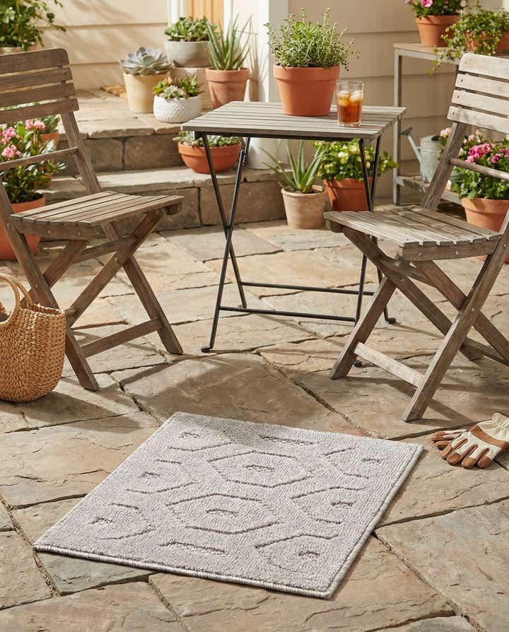 1' 4 x 1' 4 Easy-Clean Trellis Textured Indoor / Outdoor Sample Rug